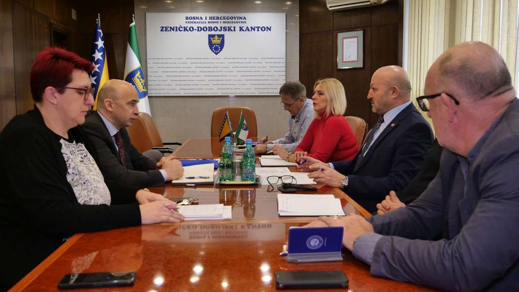 Vlada ZDK-a i Sindikat dogovorili povećanje plata službenicima za 9,5 posto