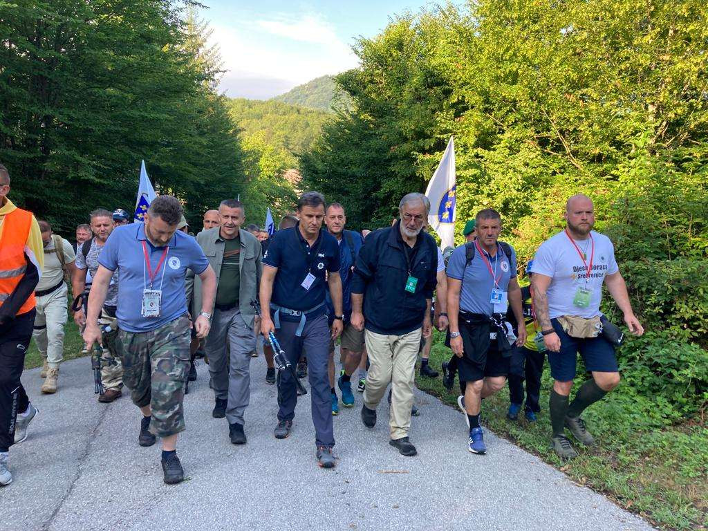 Premijer Novalić se pridružio učesnicima Marša mira