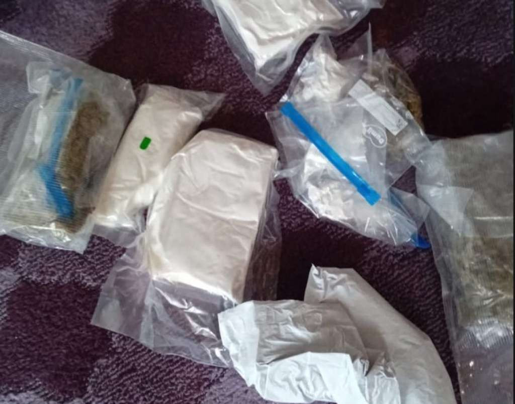 Pronađeno tri kilograma droge, dvije osobe lišene slobode