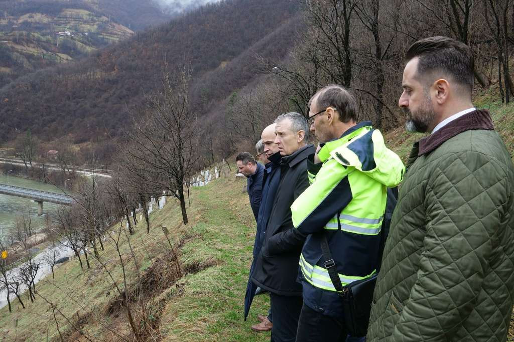 Delegacija ZDK obišla klizišta u Orahovici i Vranduku