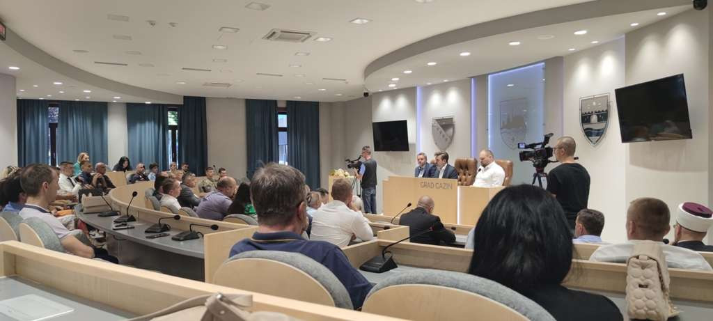 Gradsko vijeće Cazina ukinulo neustavnu taksu za istaknutu reklamu