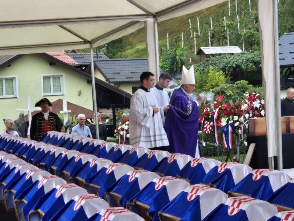 U Donjem Maclju pokopano 500 žrtava ekshumiranih iz grobnica u Sloveniji