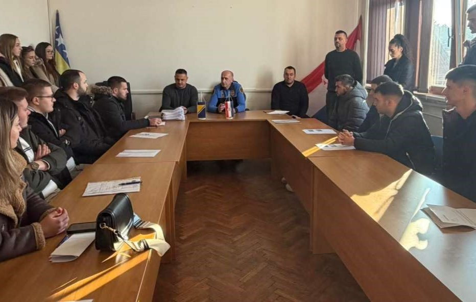 Potpisani ugovori s 62 kadeta za osnovnu policijsku obuku u MUP-u Kantona 10