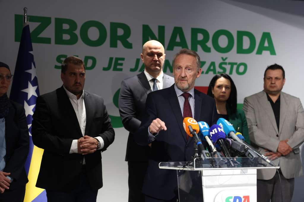 Izetbegović: Dodik bi uskoro mogao ostati bez mjesta predsjednika SNSD-a