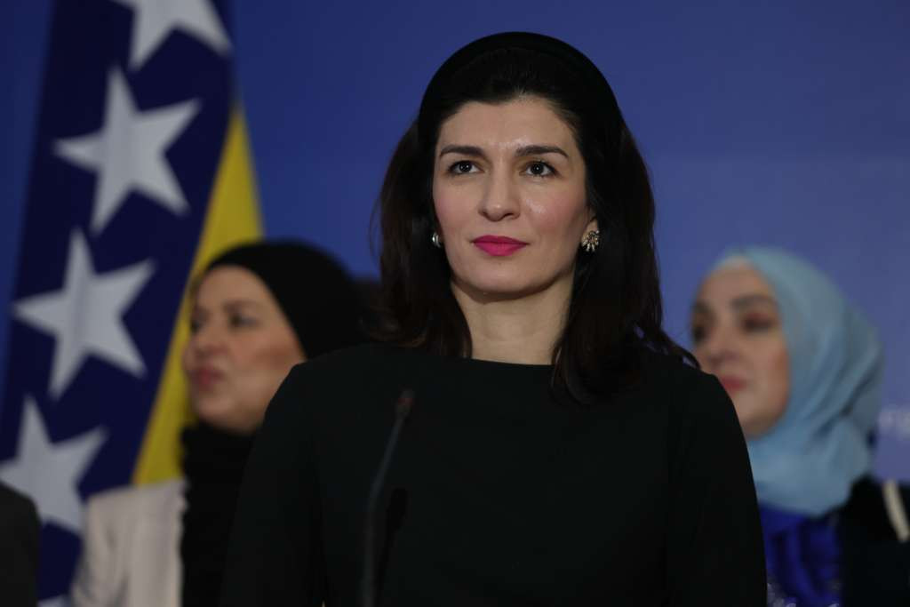 Parlamentarci 22 države podržali Sabinu Ćudić da se zabrani veličanje ratnih zločinaca u bh. školama