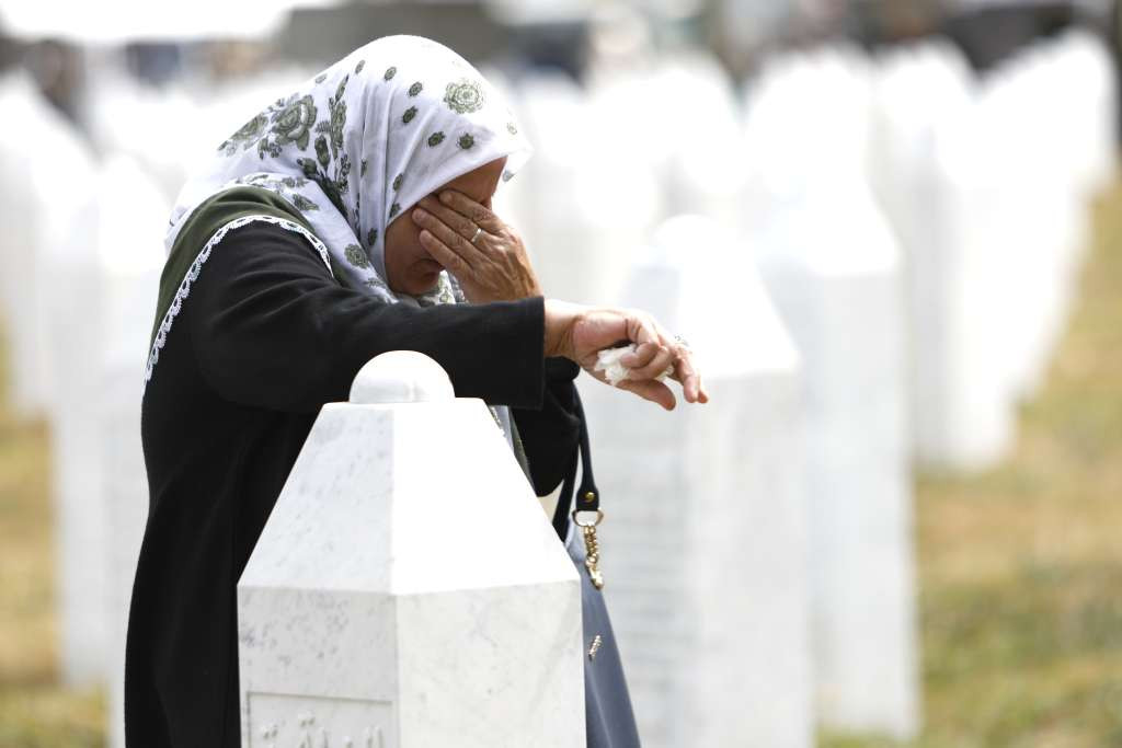 Vučić izrazio sućut obiteljima Bošnjaka stradalih u Srebrenici