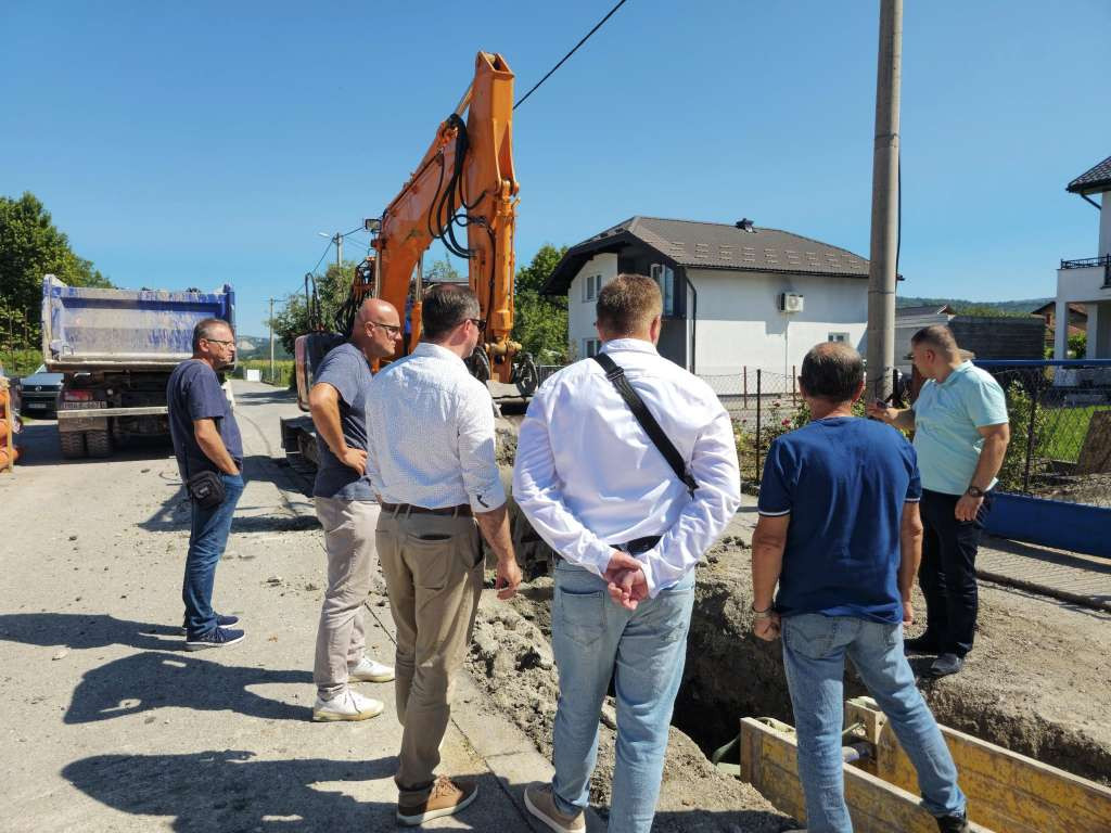 Sedić obišao radove u Malom Lugu i Srbljanima: U planu asfalt, vodovod i kupalište