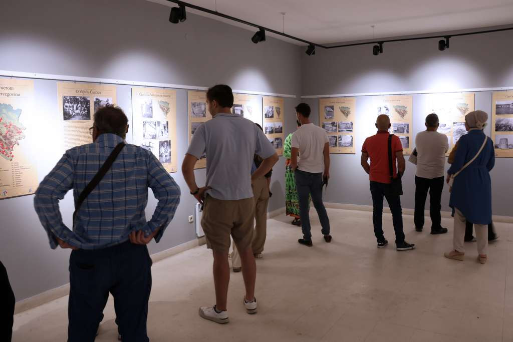 'Mostarsko ljeto 2025': Otvorena izložba fotografija i predstavljena knjiga