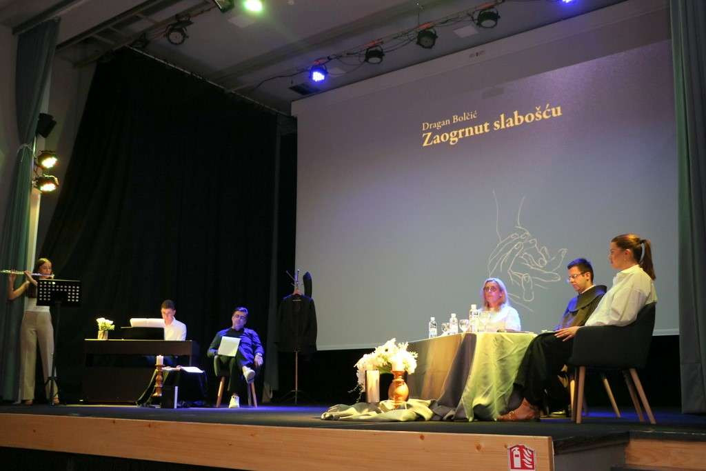 Tomislavgrad: Promovirana knjiga fra Dragana Bolčića "Zaogrnut slabošću"