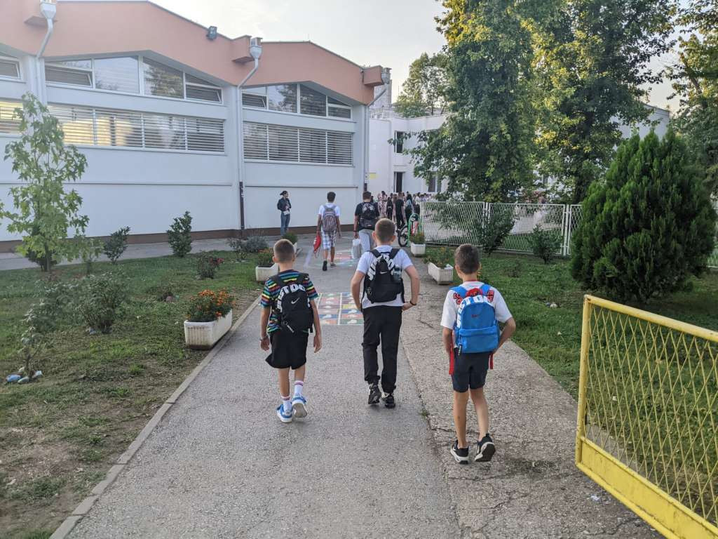 Ministar za ljudska prava BiH poziva nadležne u RS da u škole vrate predmet o demokratiji