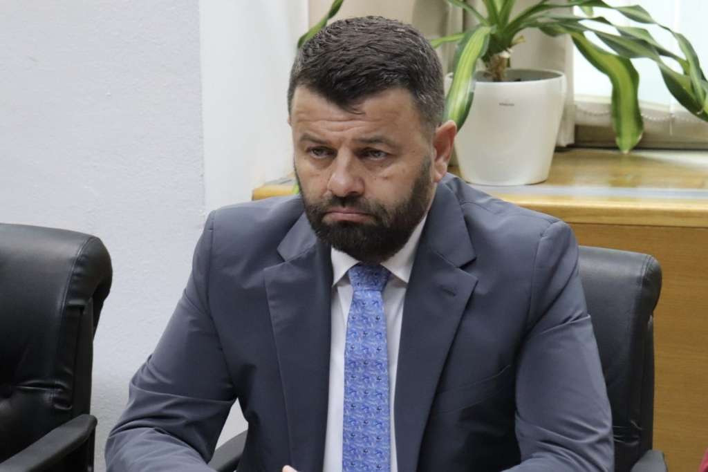 BH Zeleni oštro osudili paljenje automobila poslanika u NSRS Amira Hurtića