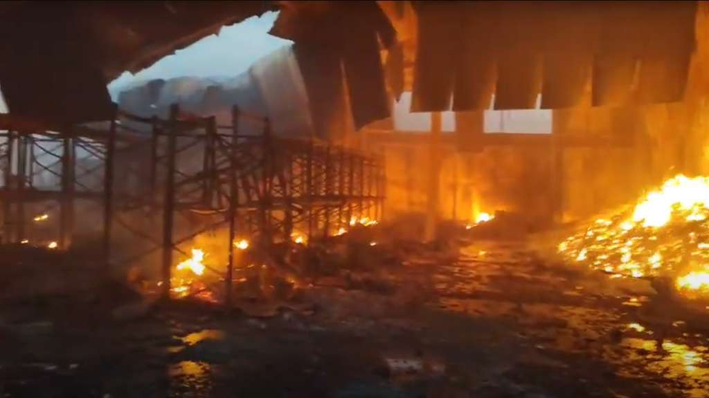 Hrvatska: Lokaliziran veliki požar u osječkom skladištu