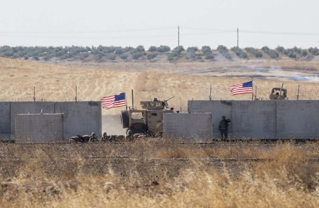 Američke snage započele povlačenje iz najveće baze na sjeveroistoku Sirije