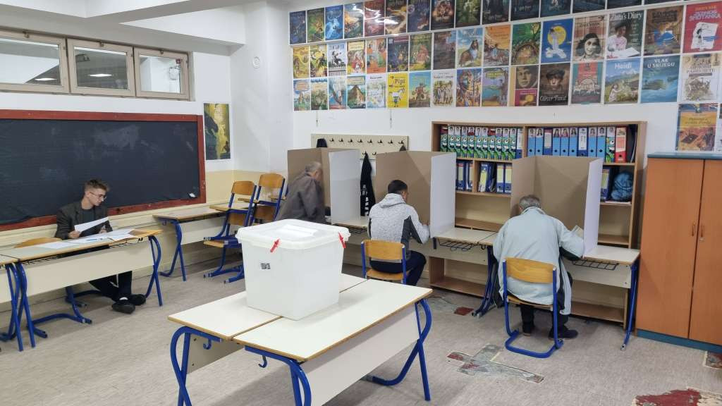 U Gradačcu uglavnom sva biračka mjesta otvorena u 7 sati