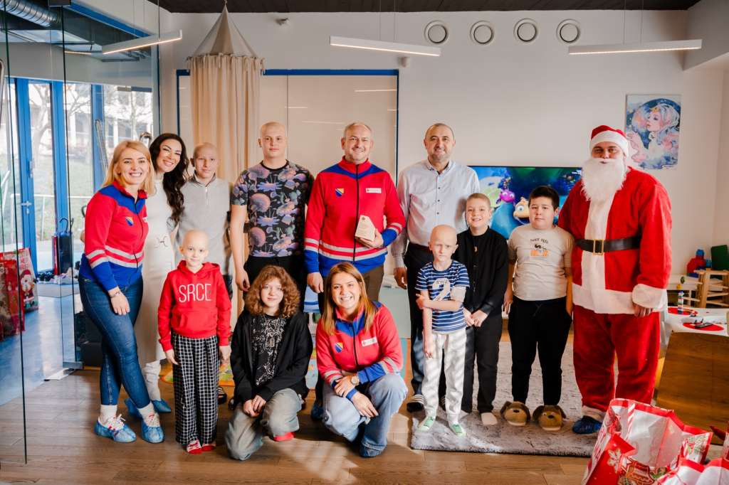 Crveni križ FBiH i građani paketićima obradovali mališane u Roditeljskoj kući