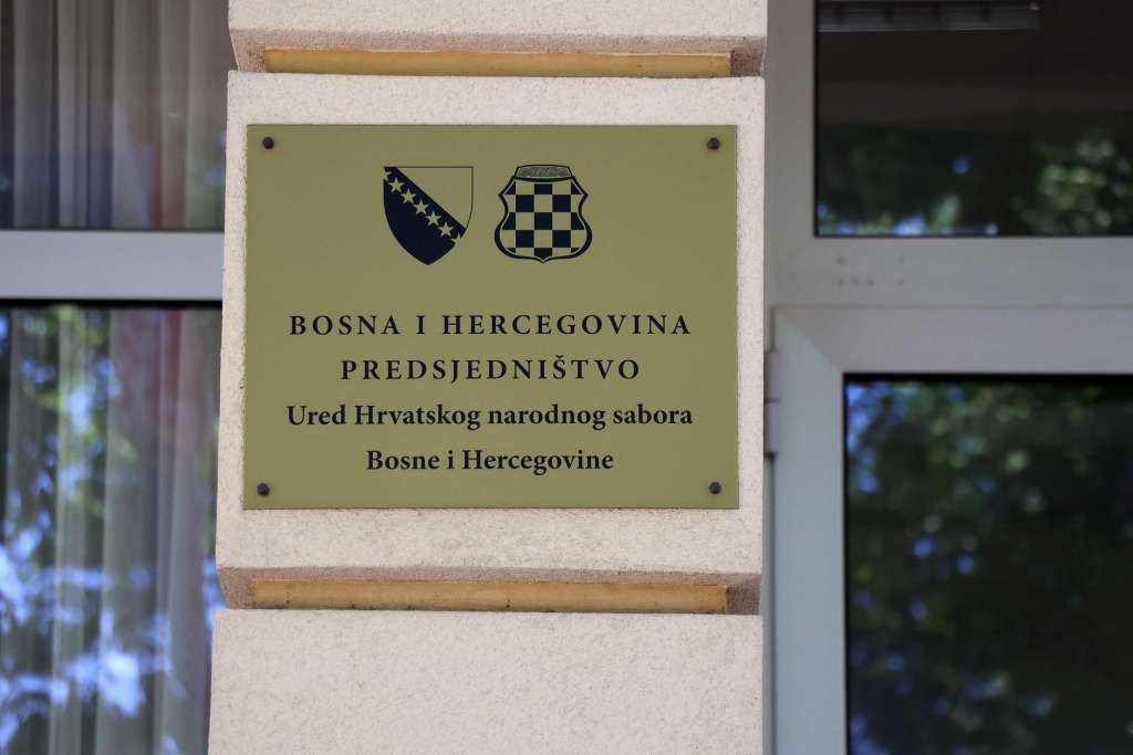 HNS BiH: Pozivamo na žurni nastavak dijaloga domaćih lidera i ispunjavanje 14 ključnih prioriteta
