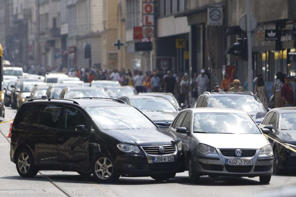 Saobraćajna nesreća u centru Sarajevu - Jedna osoba povrijeđena, otežan saobraćaj