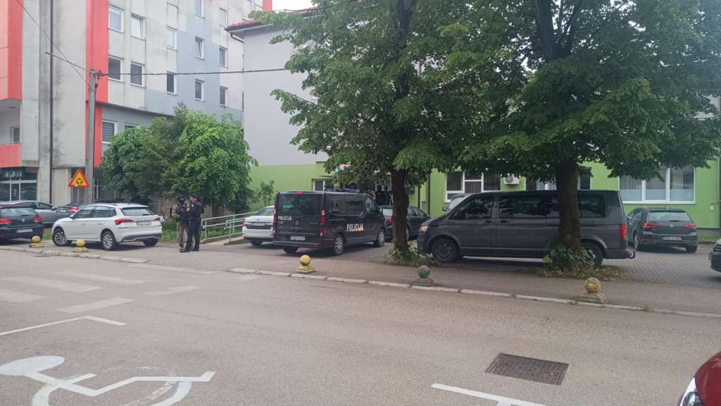 Sedam policajaca iz Sanskog Mosta uhapšenih u akciji 'Kocka' vraćeni na posao