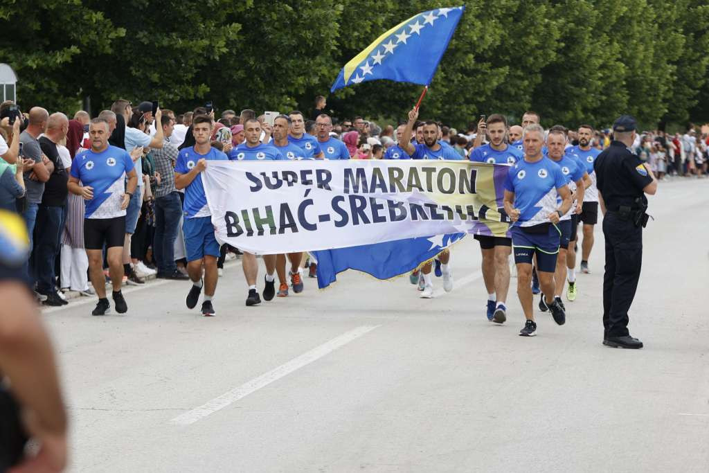 Ultramaratonci iz Bihaća prešli 500 kilometara kako bi odali počast žrtvama genocida