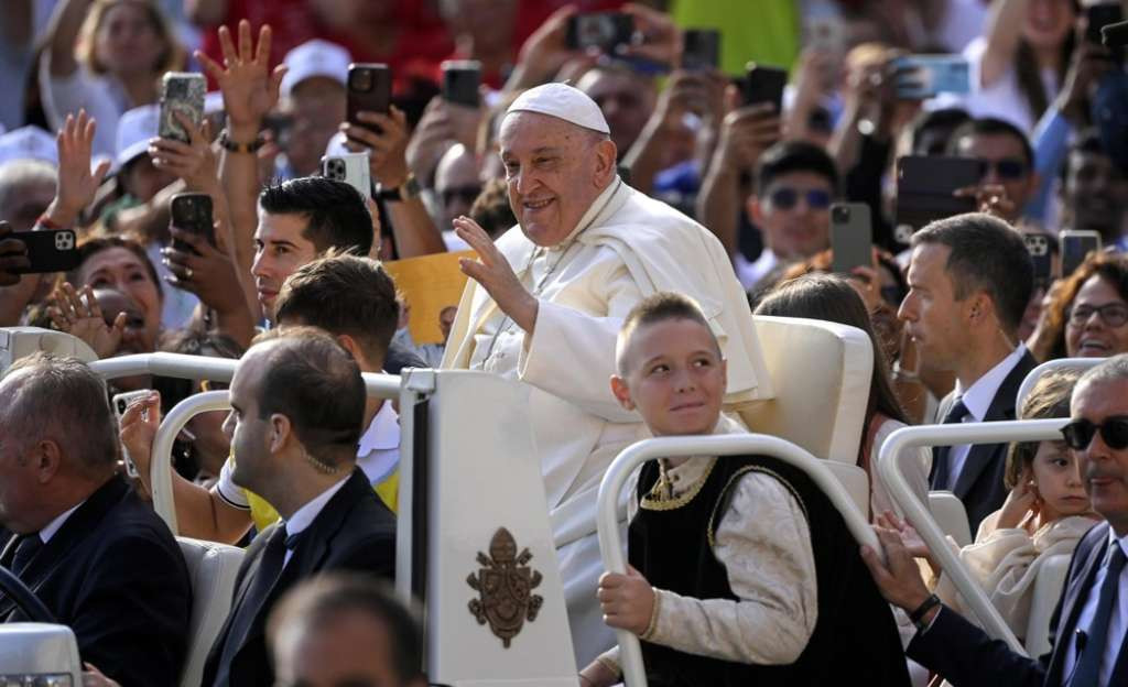 Papa Franjo kaže da je odbijanje pomoći migrantima 'teški grijeh'
