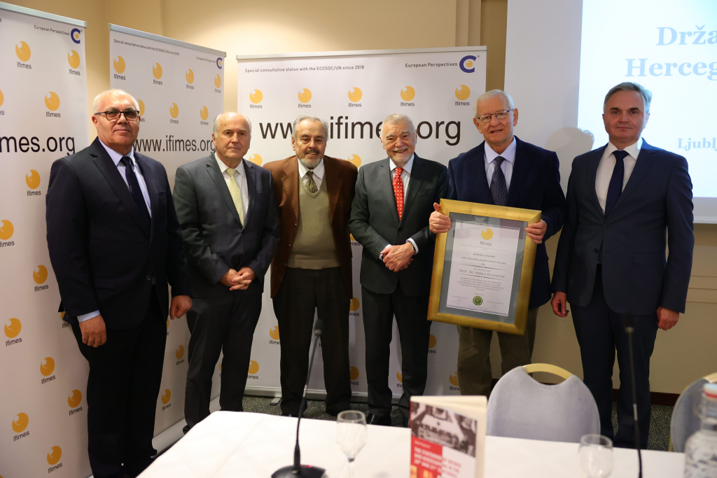 IFIMES: Akademiku Mirku Pejanoviću uručeno priznanje za životno djelo