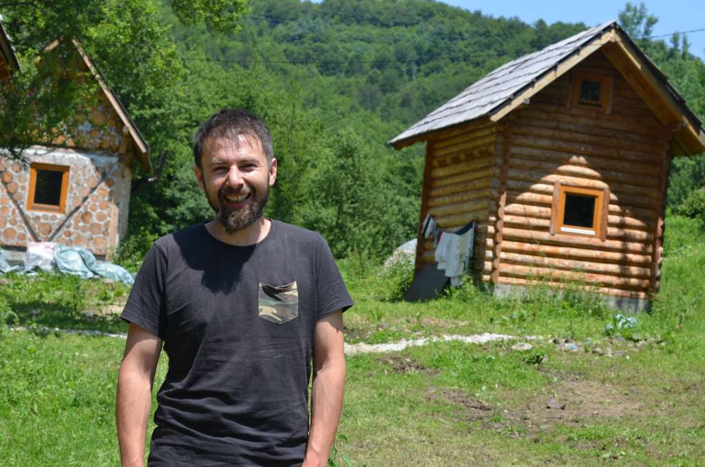 Srebreničanin gradi etno selo 'Eko meta' nedaleko od Srebrenice