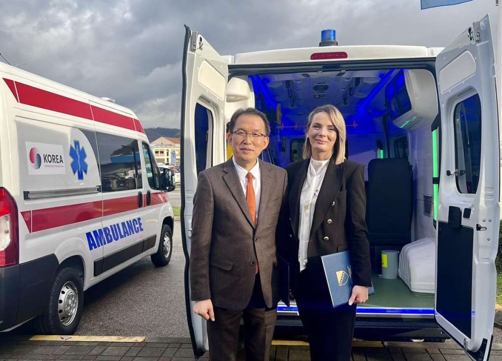 U Banjaluci održana primopredaja ambulantnih vozila, donacija Republike Koreje