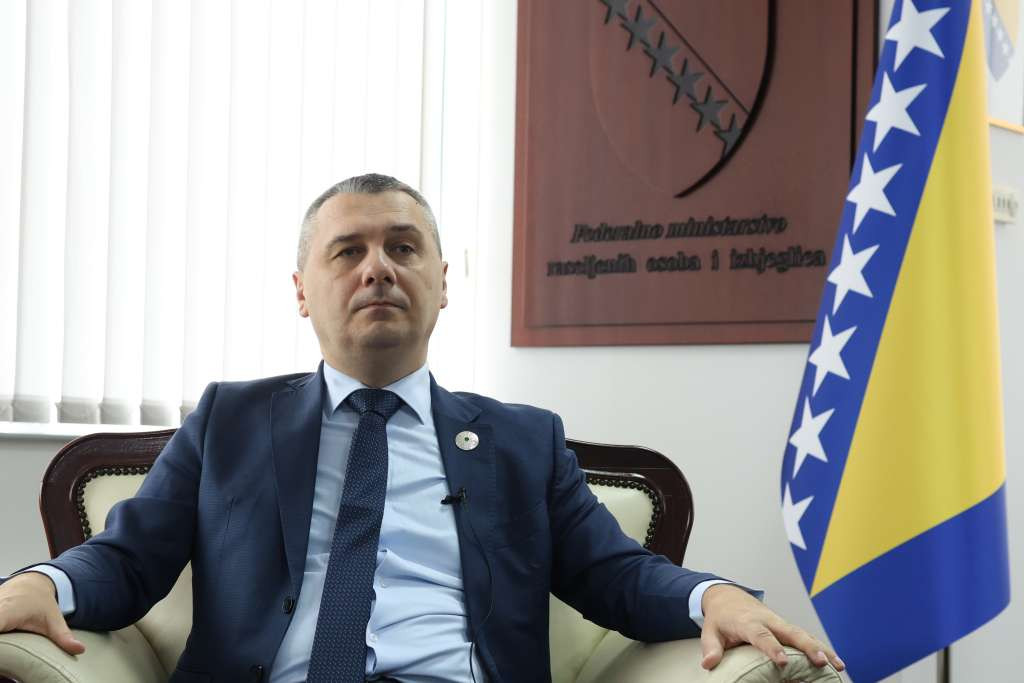 Dizdar: U Srebrenicu uloženo 7, a u SBK 12 miliona KM, povratnicima u RS vraćeno 1.000 dunuma zemlje