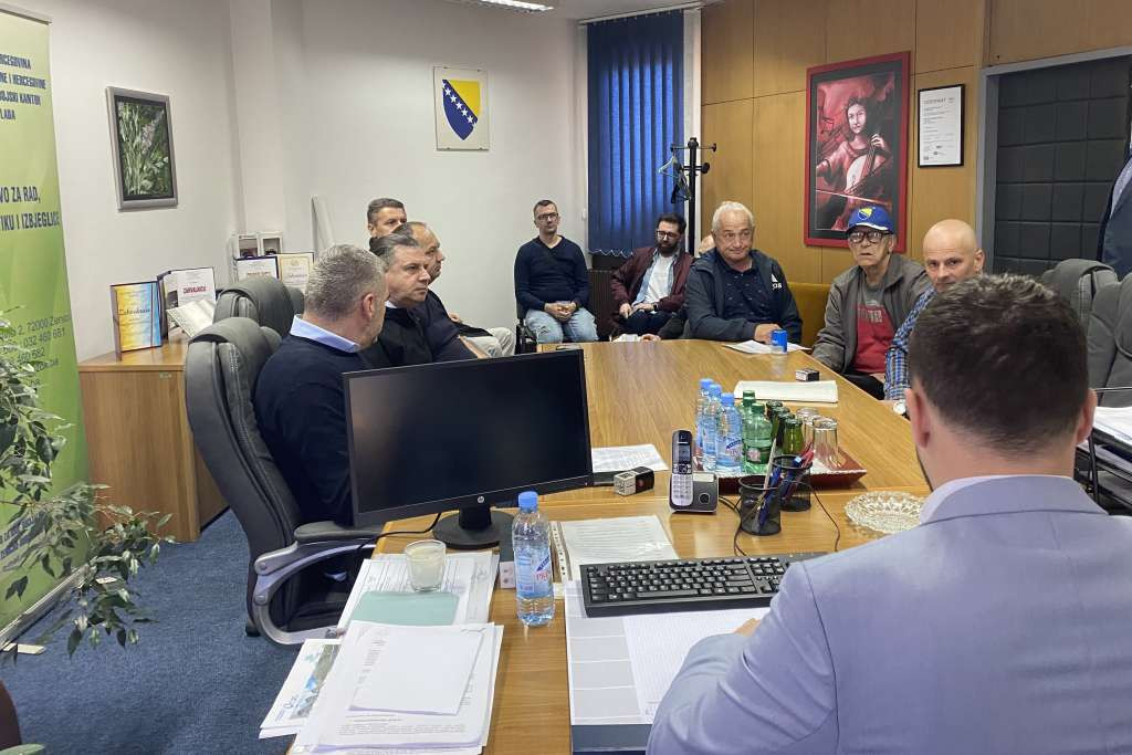 Ministar Šimunović zaključio ugovore sa predstavnicima udruženja raseljenih lica i povratnika