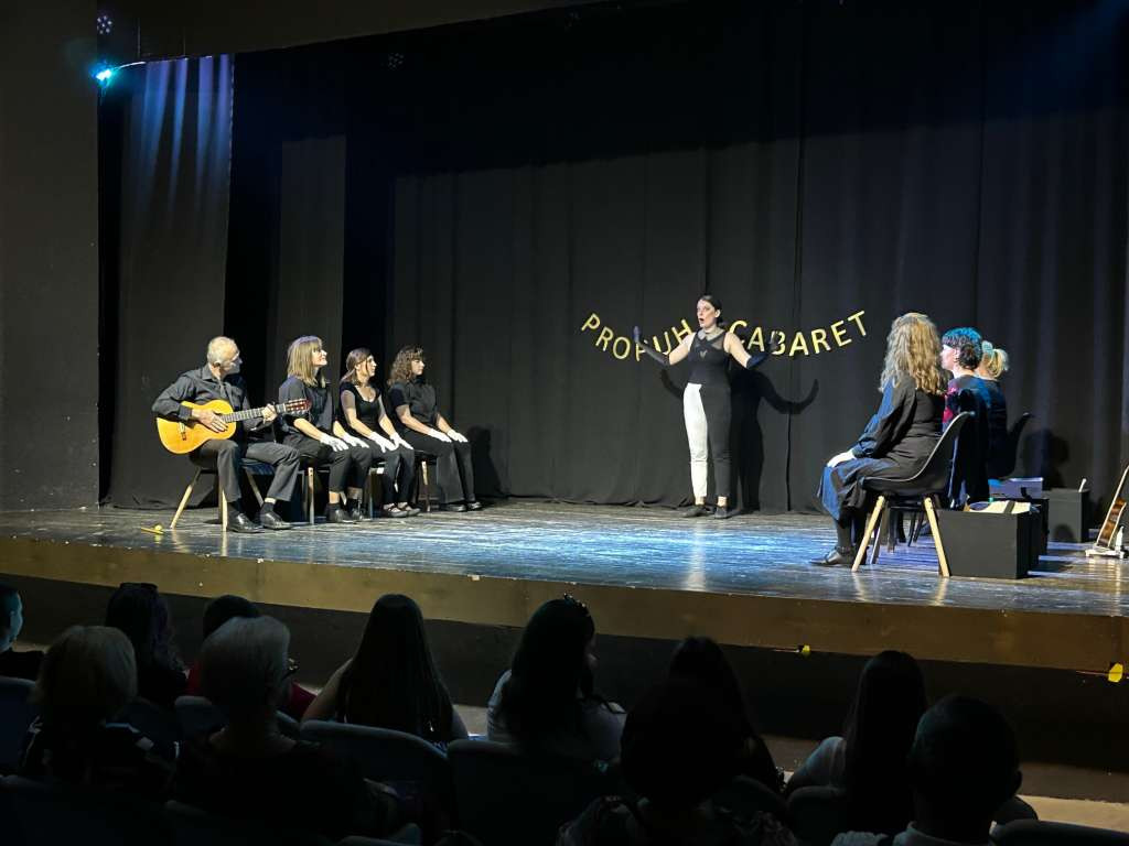 Predstava Propuh Cabaret gostovala u Vitezu