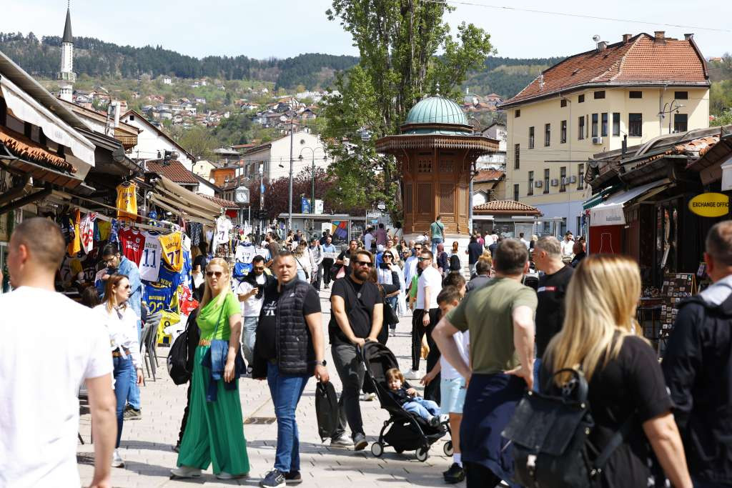 U aprilu 155,7 hiljada turista, 60, 7 posto više u odnosu na mart, broj noćenja veći za 56,1 posto