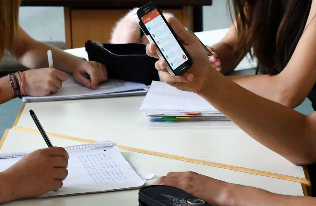 Inicijativa za zabranu upotrebe mobitela u školama tokom redovne nastave