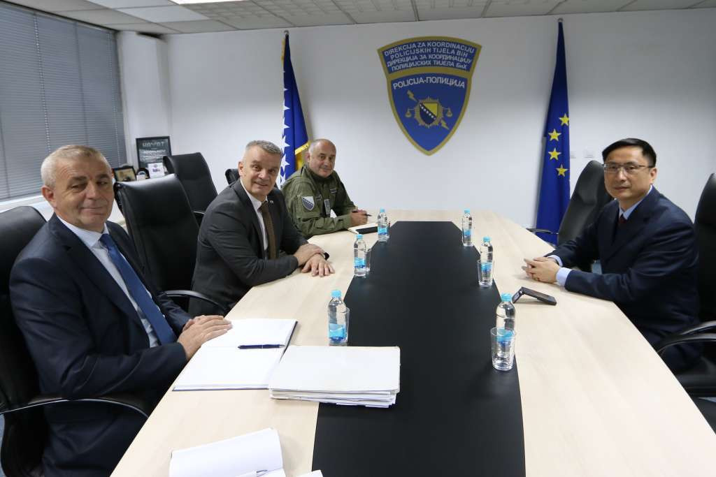 Karić i vojni ataše Kine o iskustvima u oblasti očuvanja sigurnog okruženja