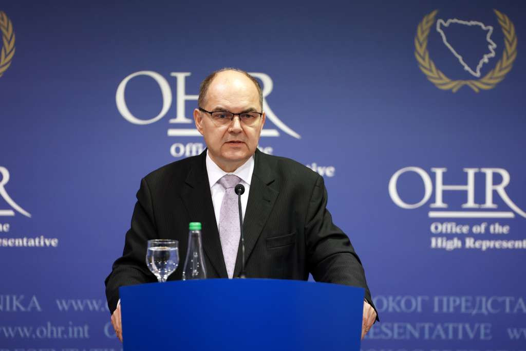 Visoki predstavnik Christian Schmidt Oružanim snagama BiH čestitao 19. godišnjicu