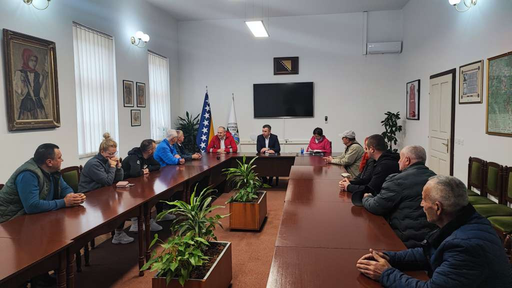 Potpisani tripartitni ugovori u Konjicu: Za 143 korisnika s poplavljenog područja 652.000 KM