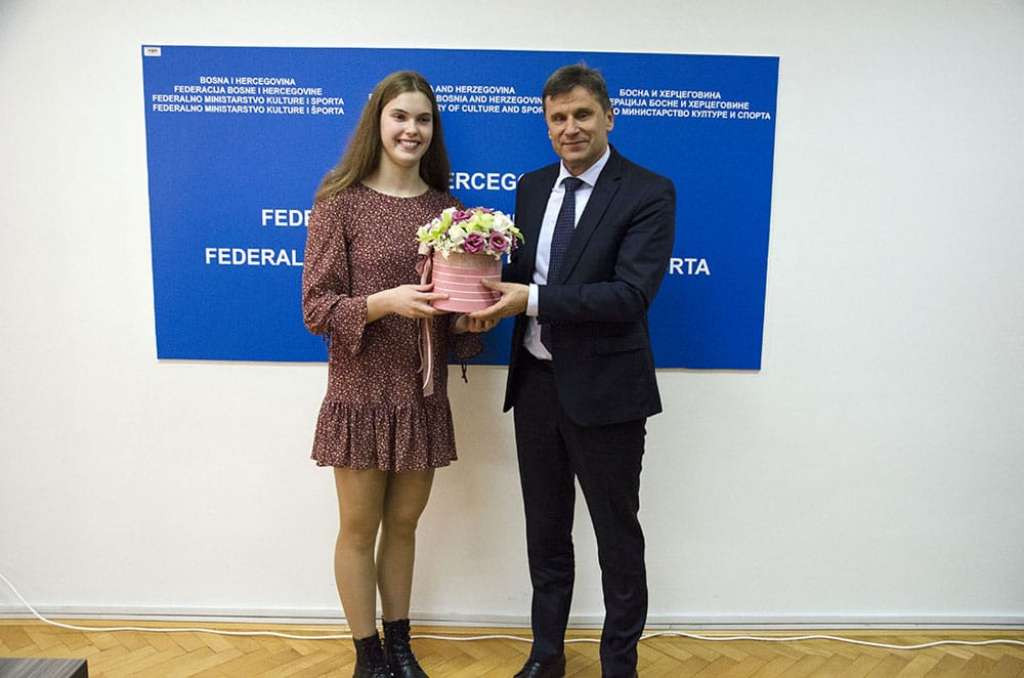 Uz čestitke Pudar na novom uspjehu, Novalić pozvao na što bržu izgradnju bazena u Mostaru