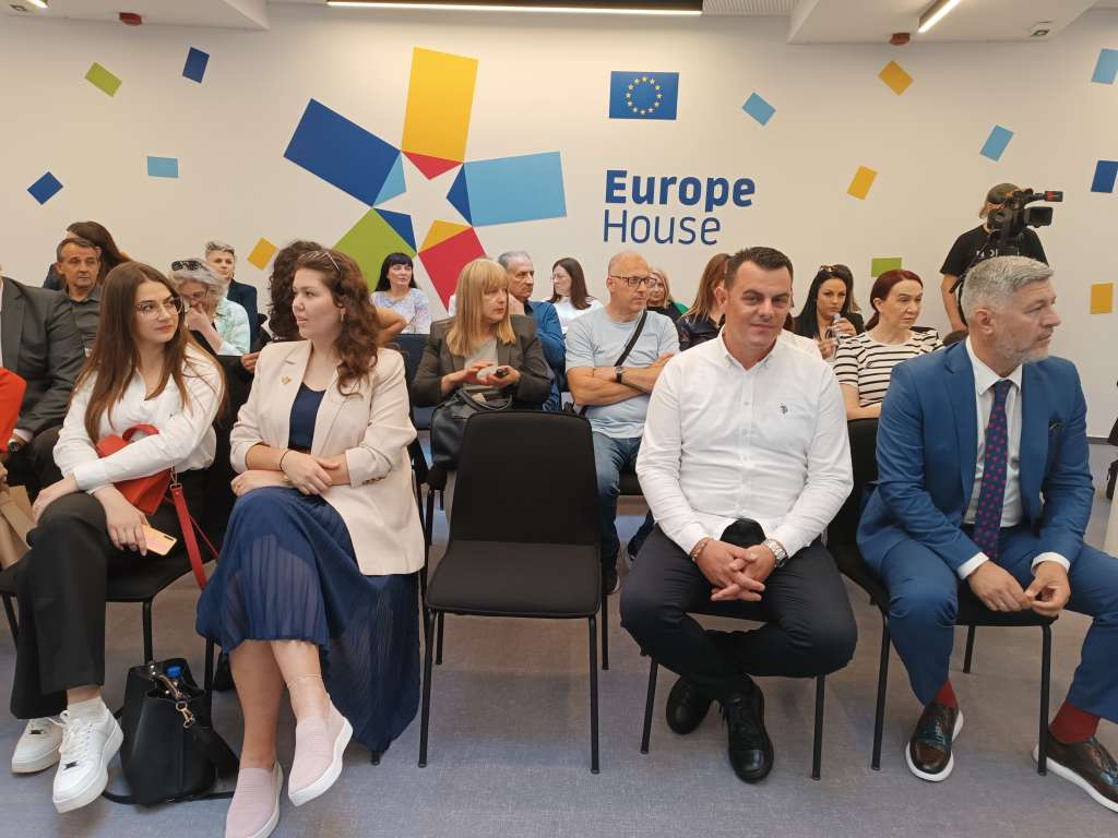 Unaprijediti programe za razvijanje medijske i informacijske pismenosti