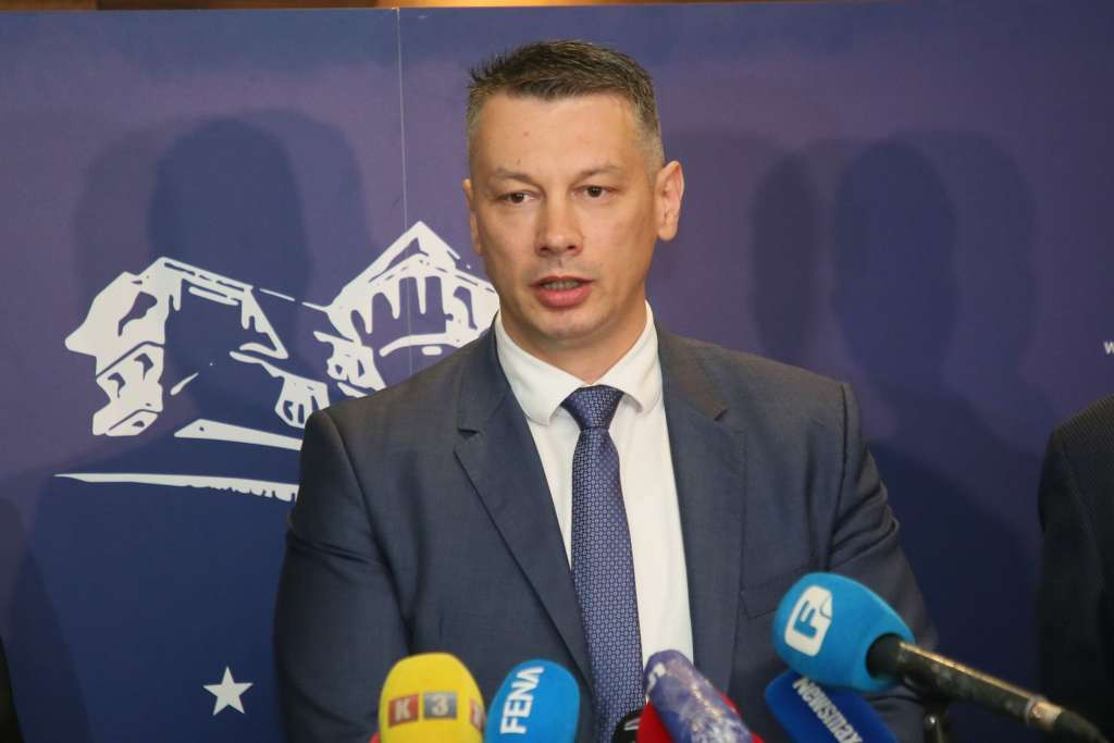 Nešić osudio pokušaj paljenja objekta porodice Berberović: Razbojništvu moramo stati u kraj
