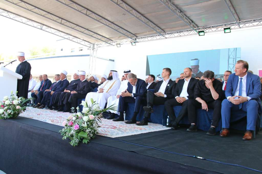 Reisul-ulema Kavazović upozorio na pojave koje unose unose smutnje i podjele među narod