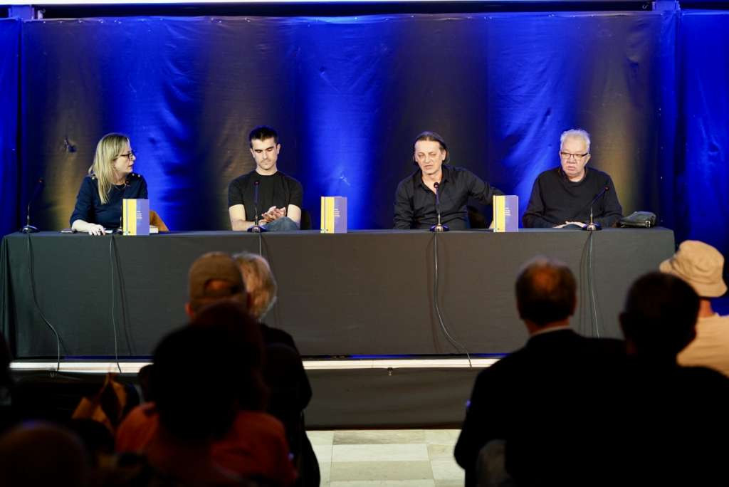 Promovisana knjiga „Izvan stroja. Nacionalno, građansko i druge opsjene“ Franje Šarčevića