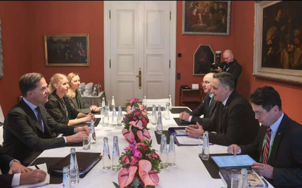 Bećirović u razgovoru s Rutteom kazao da NATO mora biti spreman zaštititi BiH
