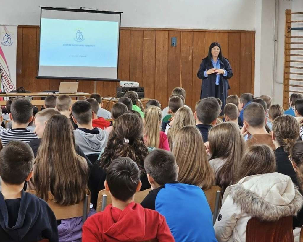 Dvodnevna edukacija „Vršnjačko nasilje i opasnosti od interneta“