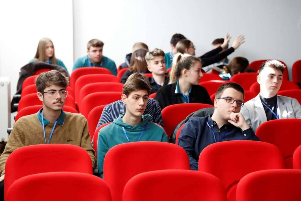 MO BiH: Javni konkurs za stipendiranje učenika završnog razreda srednjih škola