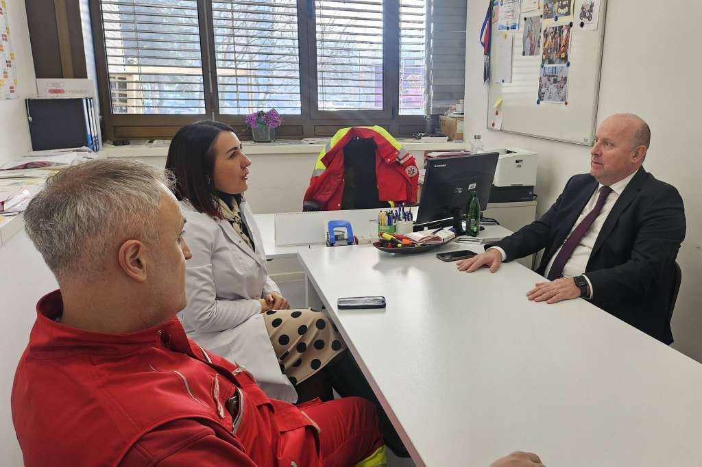 Zavod za hitnu medicinsku pomoć KS - Novo vozilo za hemodijalizu u službi pacijenata