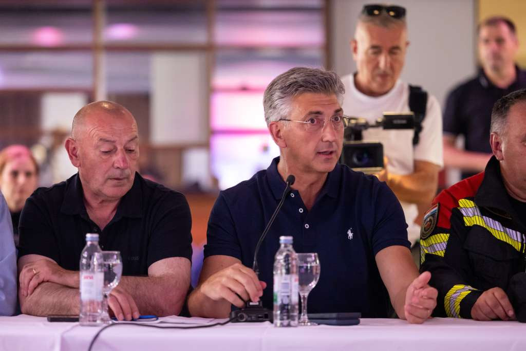 Plenković o požaru: Zasad nema potvrđenih ljudskih žrtava, Vlada pomaže u saniranju