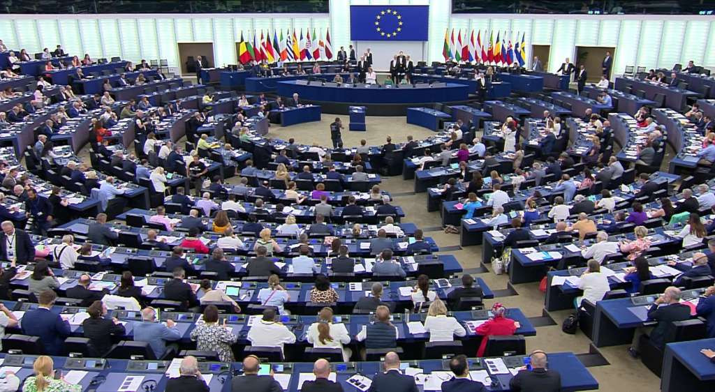 Grupa od 31 eurozastupnika traže od Ursule von der Leyen da otkaže sastanak s Vučićem
