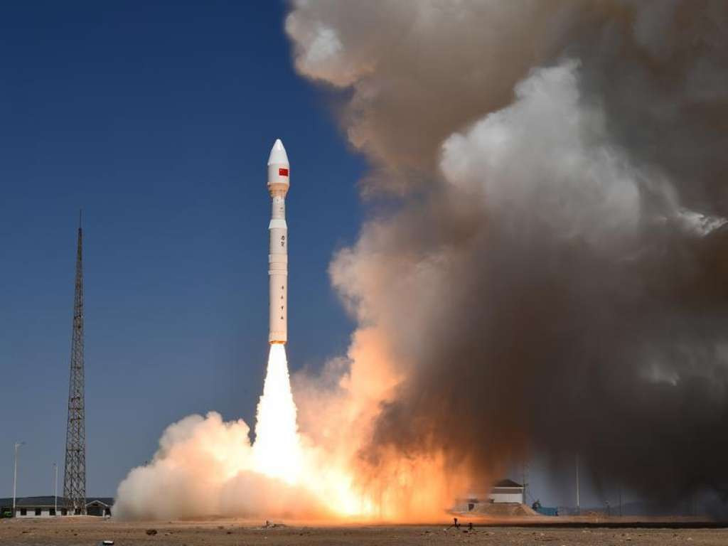 Kina lansirala raketu sa osam satelita