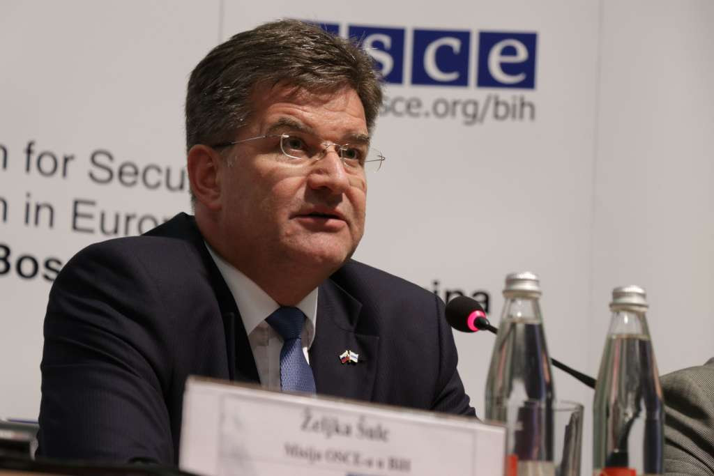 Escobar i Lajčak dolaze u Prištinu i Beograd