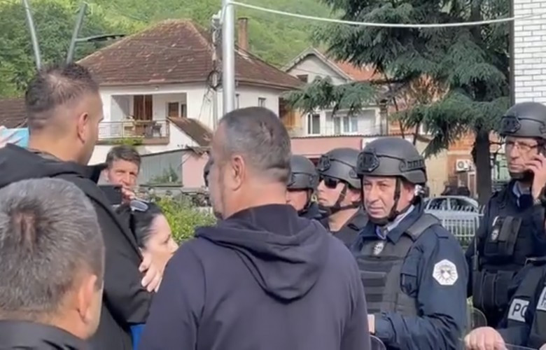 U Zvečanu došlo do sukoba građana i policije
