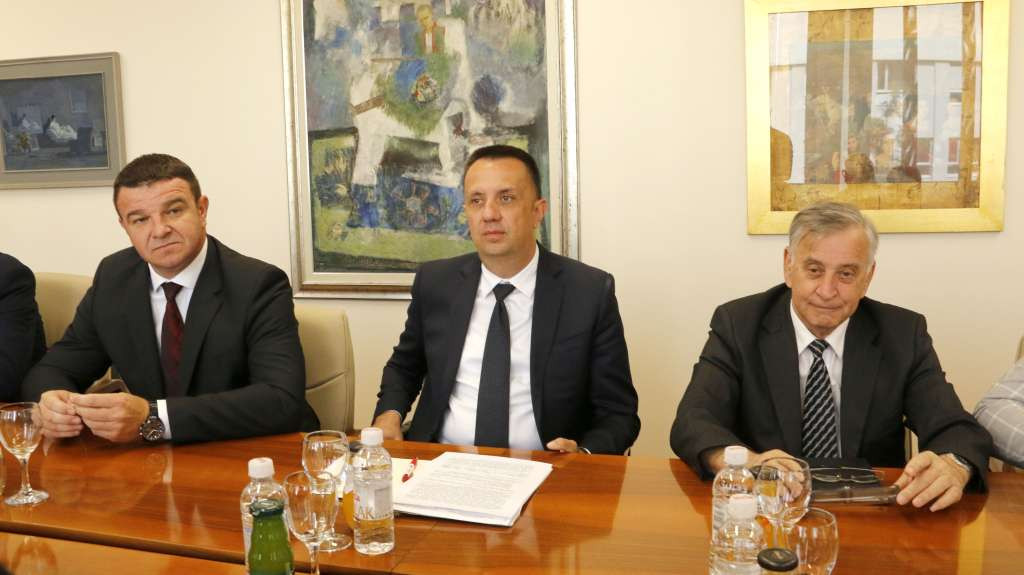 Lakić u Tuzli: 'Kreka' dobija 28 miliona KM, a grad projekte vrijedne pola miliona